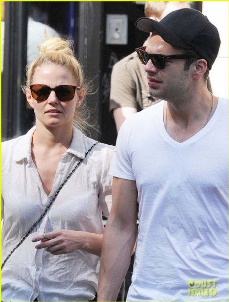 jennifer morrison dating sebastian stan