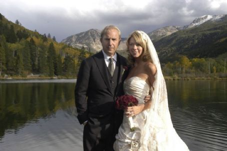 Christine Baumgartner and Kevin Costner - Marriage