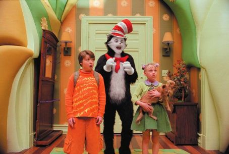 The Cat in the Hat Spencer Breslin Mike Myers and Dakota Fanning in 