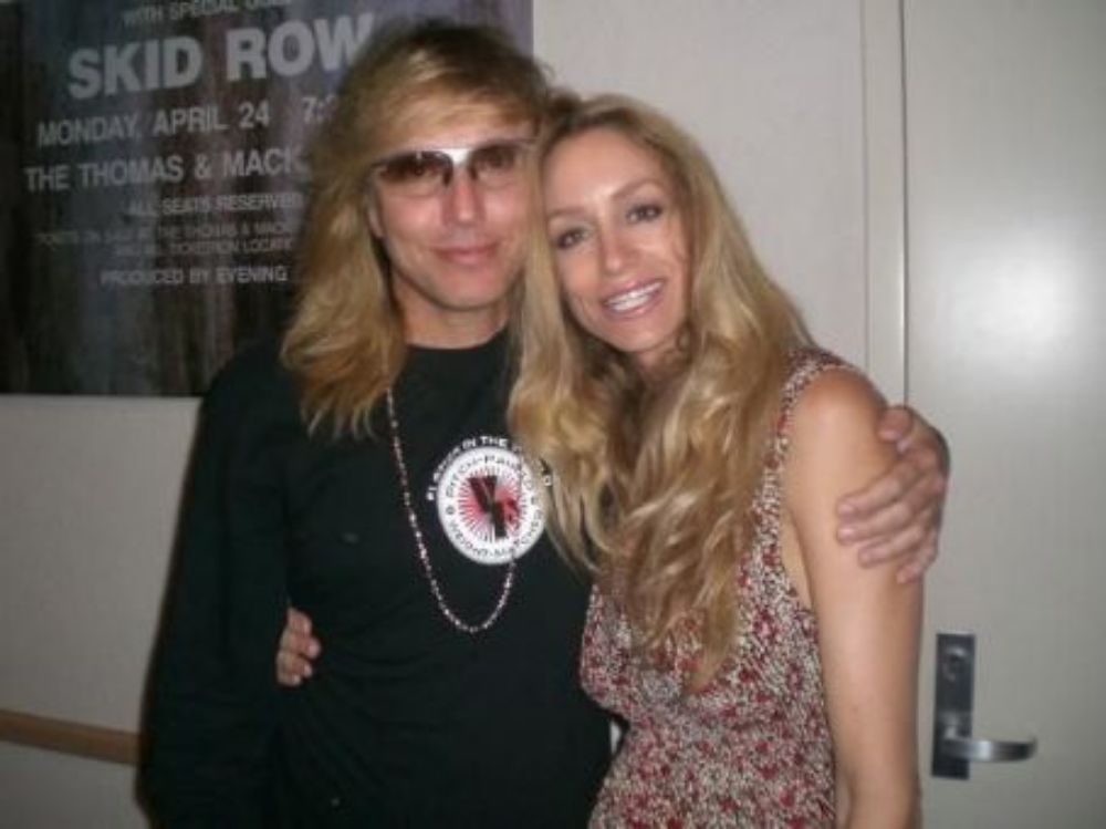 Robert Sweet and Victoria (starri) Dating, Gossip, News, Photos