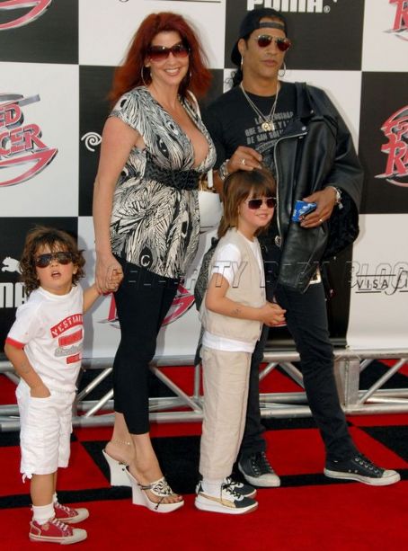 Perla Hudson Perla Ferrar and Slash with their kids
