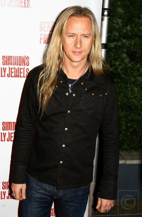 Jerry Cantrell Pics Photo Gallery 2012 Magazine 454x694