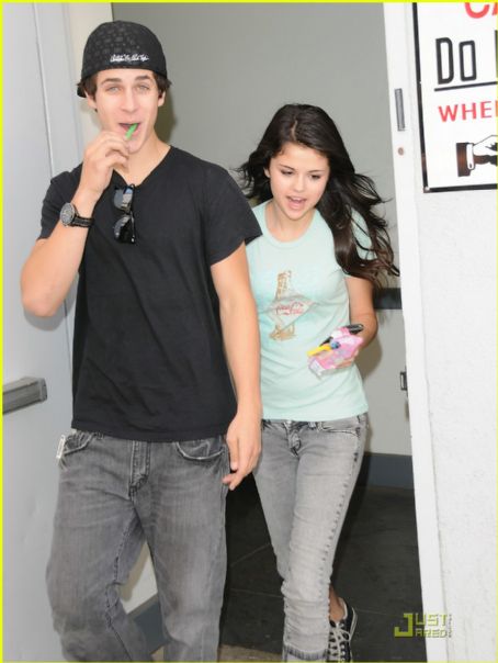 Selena Gomez and David Henrie Pics