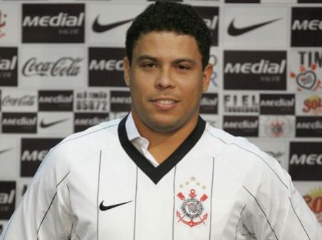 Ronaldo  Lima on Ronaldo Luis Naz  Rio De Lima Pic   Image Of Ronaldo   Allstarpics Net