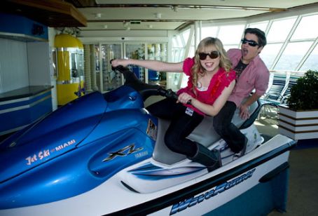 Nathan Kress and Jennette McCurdy Back Photo Credit unknown