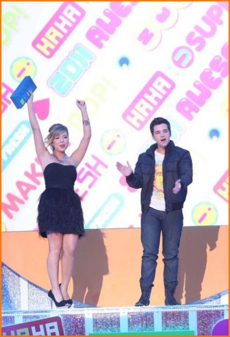Rumored couple Nathan Kress and Jennette McCurdy hosted the Australian's 