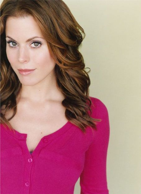 Erin Cardillo , FamousFix