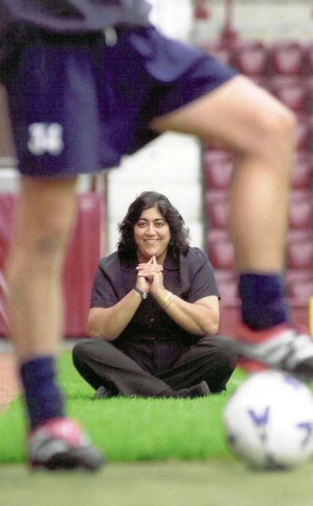 ... : Pics  Bend It Like Beckha...