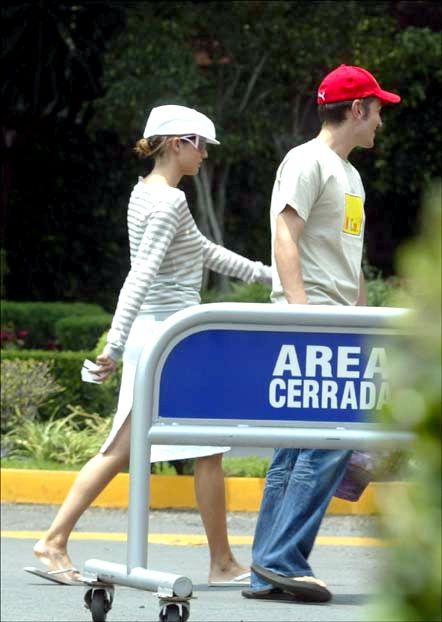 Diego Luna and Paola Nunez