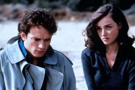 Vincent Perez as Alexandre and Marine Delterme as Laure in Fanfan 1993 