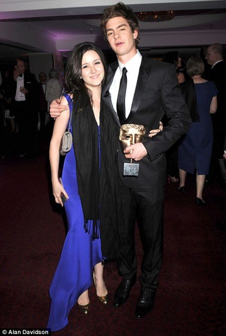 Shannon Woodward and Andrew Garfield Previous PictureNext Picture 