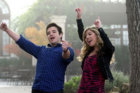Nathan Kress and Jennette McCurdy celebrated with the winner of the 