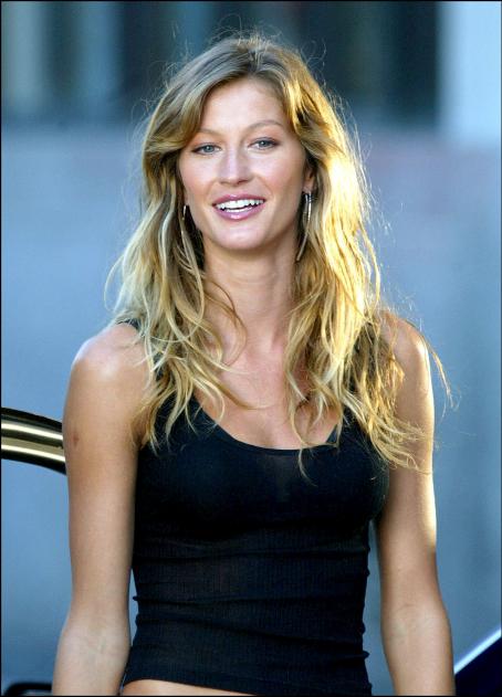 Gisele B ndchen On The Set Of The Movie Taxi 20 September 2003
