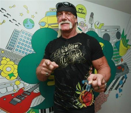 Hulk Hogan injured in boating accident