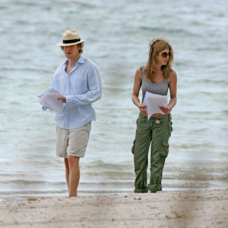 Beach jennifer aniston Jennifer Aniston’s