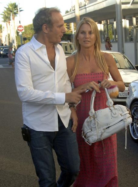 Nicollette Sheridan And Michael Bolton In Beverly Hills 2007-09-07