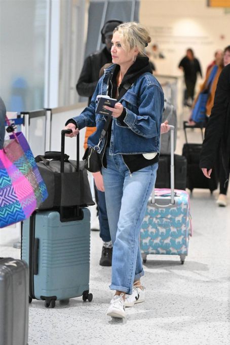 Amy Robach – Arriving at JFK Airport in New York | Amy Robach Picture