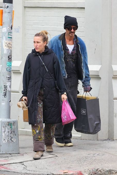 Who is Piper Perabo dating? Piper Perabo boyfriend, husband