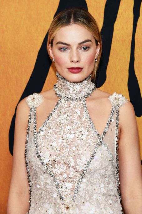 Margot Robbie ‘mary Queen Of Scots Premiere In New York Famousfix