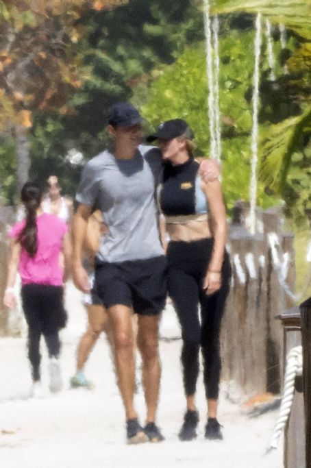 Ivanka Trump – With husband Jared Kushner on a beach jog in Miami