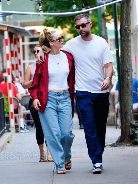 Jennifer Lawrence – With Cooke Maroney Take A Romantic Walk In New York 