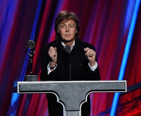 Paul McCartney Inducts Ringo Starr Onstage During The 30th Annual Rock ...