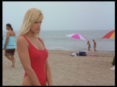 Baywatch S07E03 Picture - Photo of Neely Capshaw - FanPix.Net