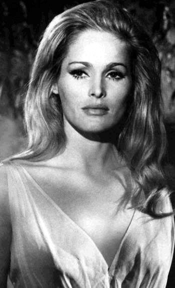 Ursula Andress 