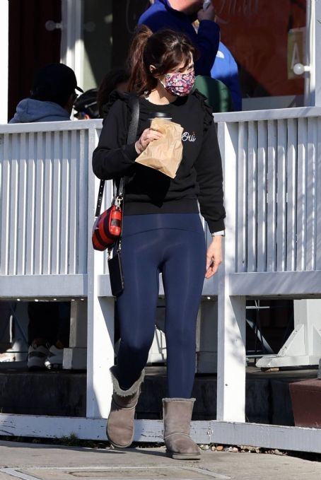Zooey Deschanel – Heads to World Cup Final in Los Angeles