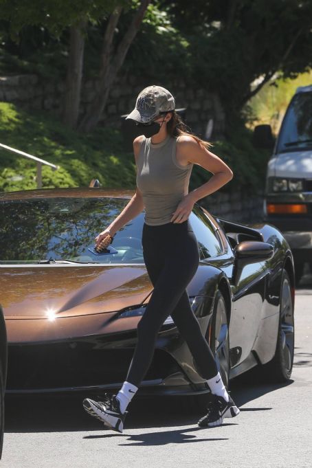 Kendall Jenner – In black leggings visits a friend in Beverly Hills