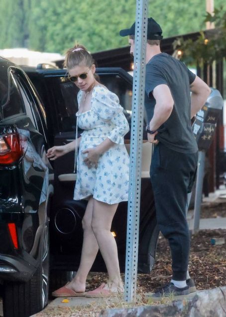 Kate Mara – Seen after a family dinner at Little Dom’s in Los Feliz