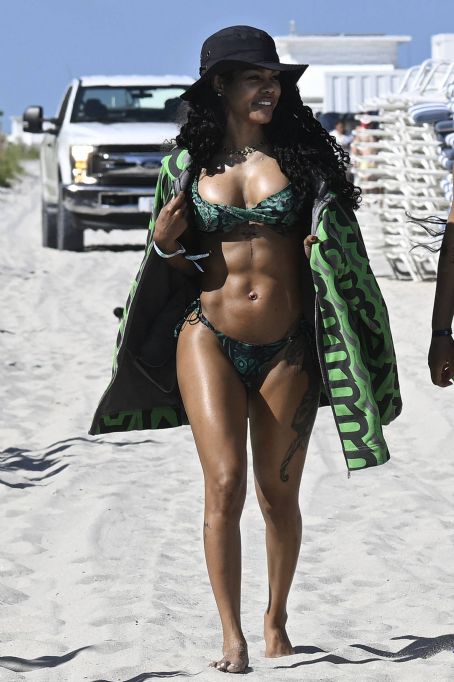 Teyana Taylor In a bikini as she celebrate s a pal s birthday in