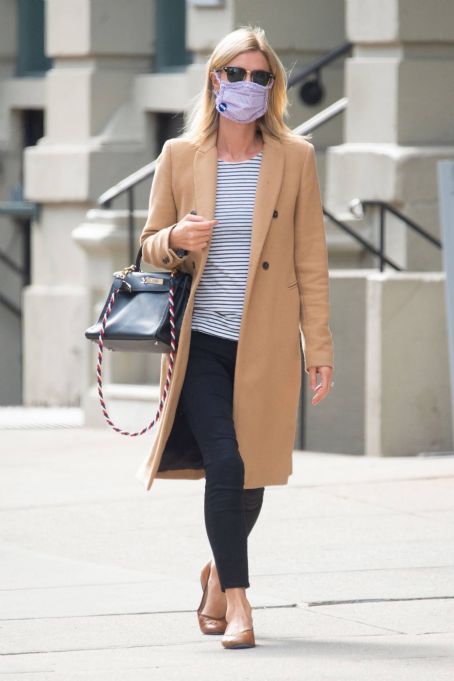 who is whitney cummings dating