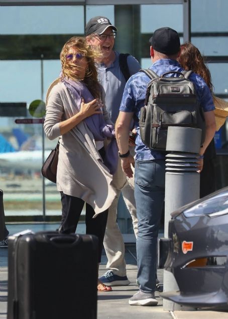 Jennifer Aniston – Jason Bateman, Jimmy Kimmel return from a vacation in The Bahamas