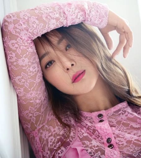 Kim Hee-seon - Singles Magazine Pictorial [South Korea] (March 2018)