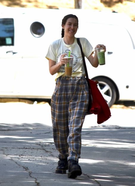 Scout Willis Returns Home From A Coffee Run In Los Feliz Famousfix