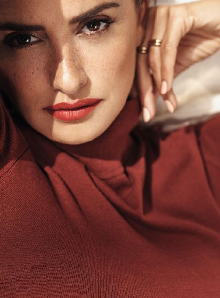 Penélope Cruz - Grazia Magazine Pictorial [France] (21 December 2018)
