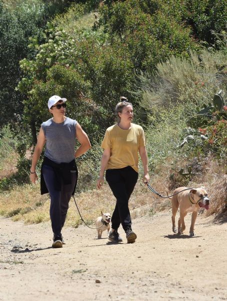 Alicia Silverstone – On a morning hike in Studio City | Alicia