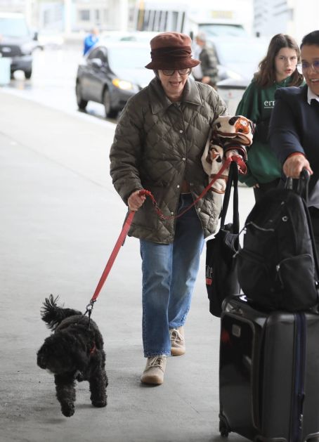 Sally Field – With her dog at LAX Airport in Los Angeles | Sally Field