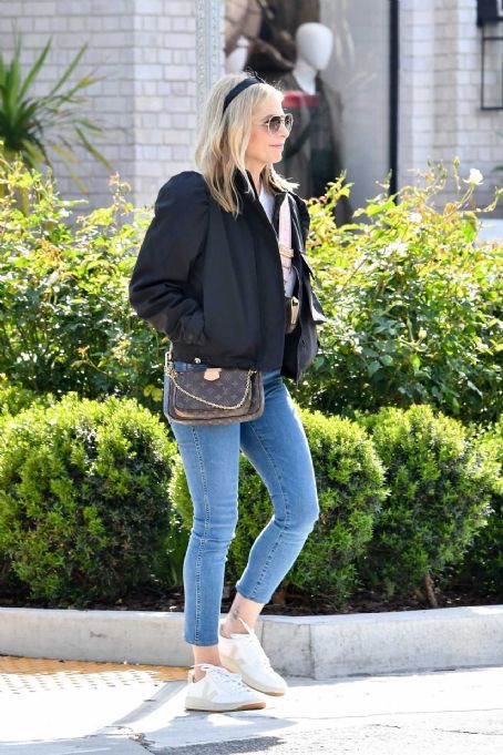 Sarah Michelle Gellar – Out for shopping in Pacific Palisades | Sarah