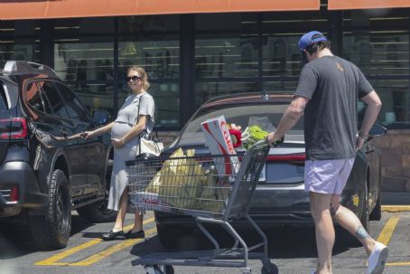 Stassi Schroeder – And Beau Clark seen grocery shopping in Los Feliz