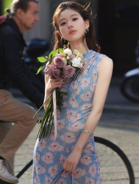 Rosy Zhao at Versace Spring/Summer 2025 Womenswear for Milan Fashion Week