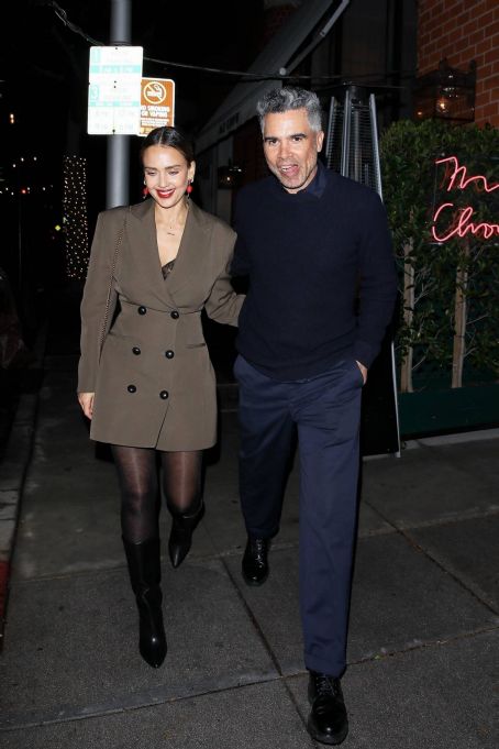 Jessica Alba – Leaves after a romantic dinner at Mr Chow in Beverlys Hills