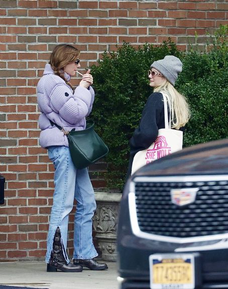 Emma Roberts – With her sister Grace Nickels in New York