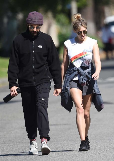 Elizabeth Olsen In Shorts With Robbie Arnett Out In Sherman Oaks Famousfix