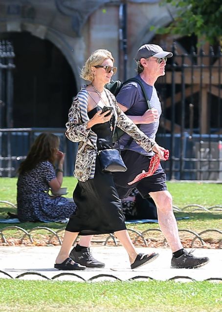Naomi Watts – With her boyfriend Billy Crudup on a walk in Paris