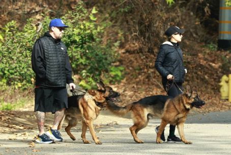 Nicole Richie – With Joel Madden walk with their dogs in Los Angeles