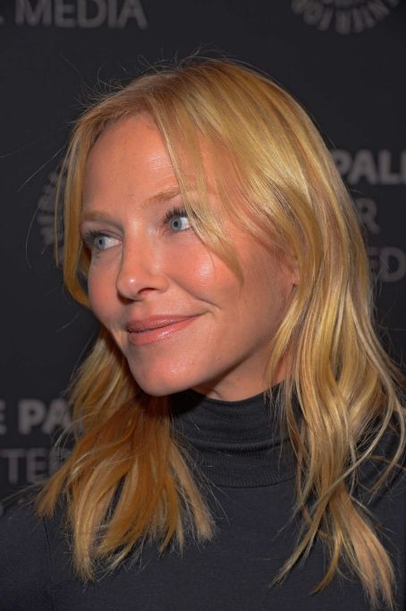 Who is Kelli Giddish dating? Kelli Giddish boyfriend, husband