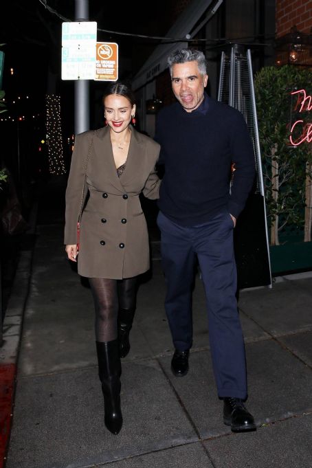 Jessica Alba – Leaves after a romantic dinner at Mr Chow in Beverlys Hills