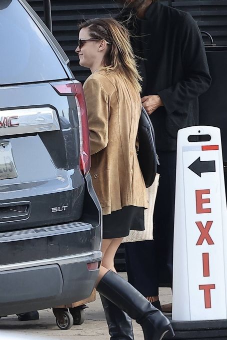 Emma Watson – Leaving a three hour lunch at Nobu in Malibu | Emma ...